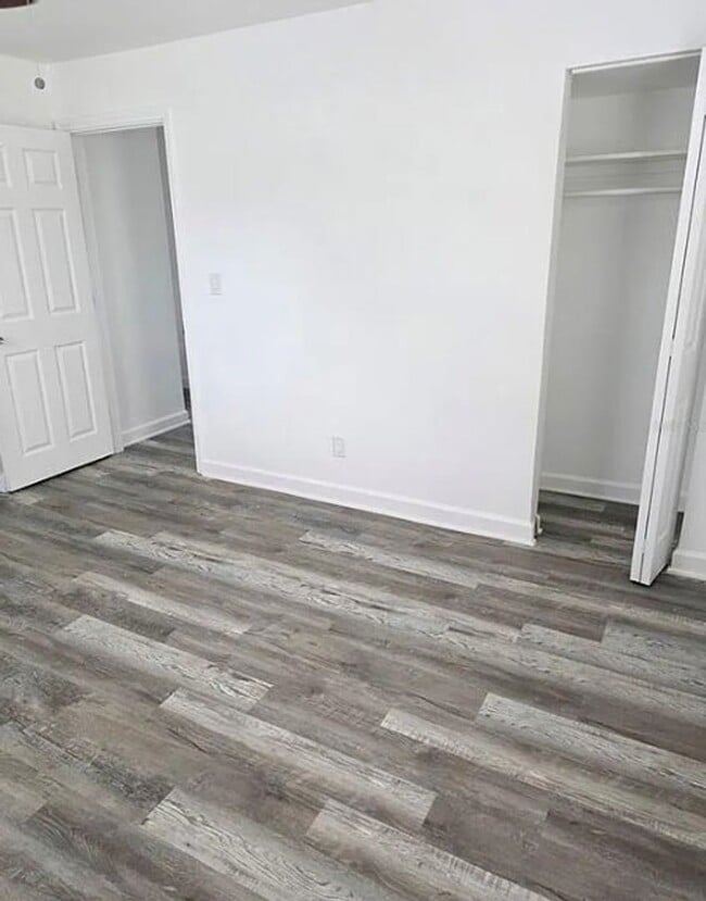 Foto del edificio - 2 bed 1 bath 2-plex with 850 sf. Off MLK (...