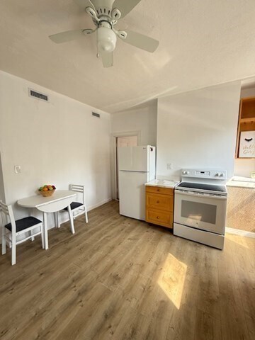 Foto del edificio - 58 Aspinwall Ave