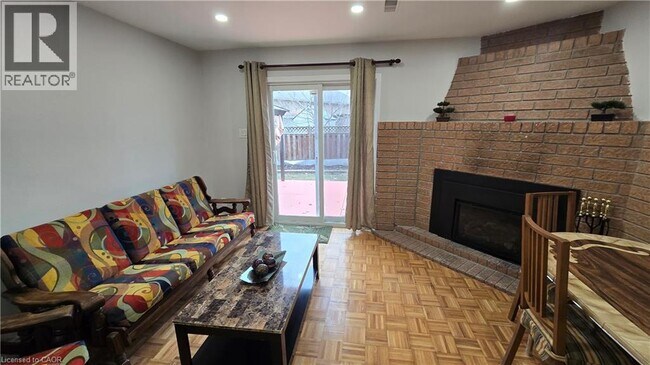 Photo du bâtiment - 624 Eaglewood Dr