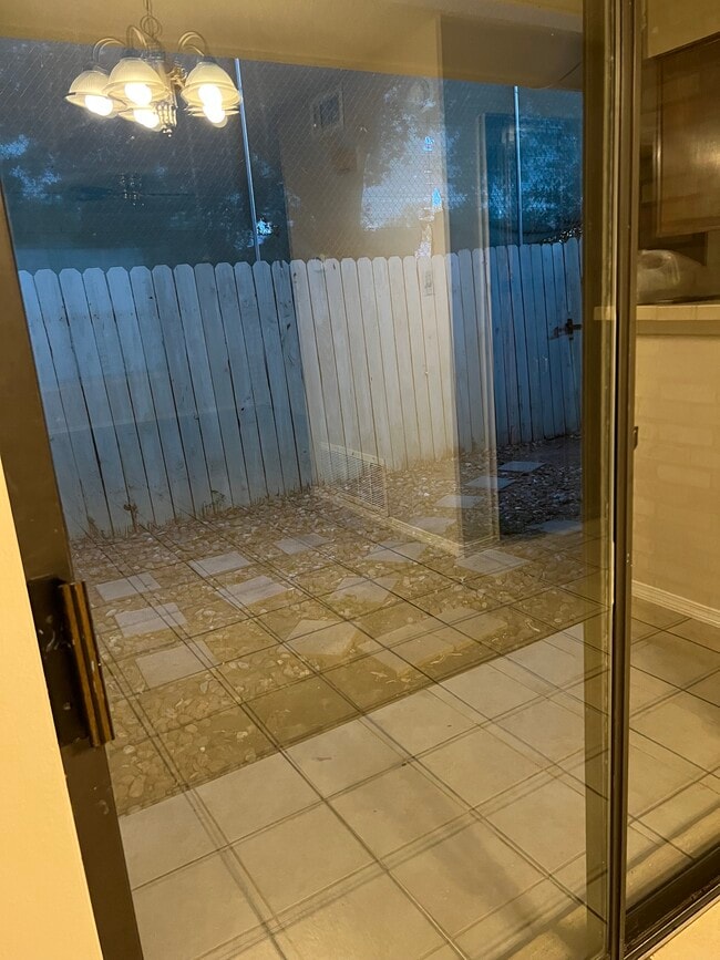 Building Photo - 909 Castle Heights Dr