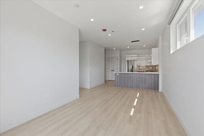 Foto del edificio - 948 W Sunnyside Ave