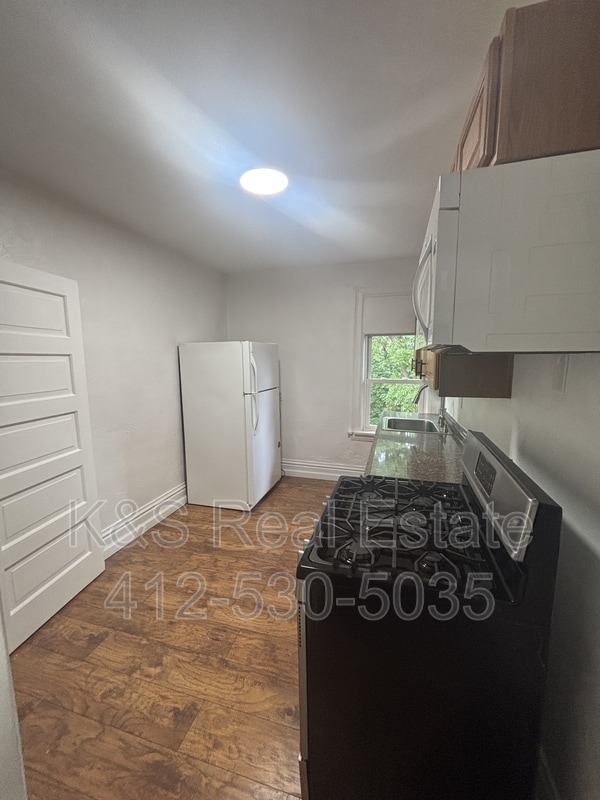 Building Photo - 5227 Clarwin Ave