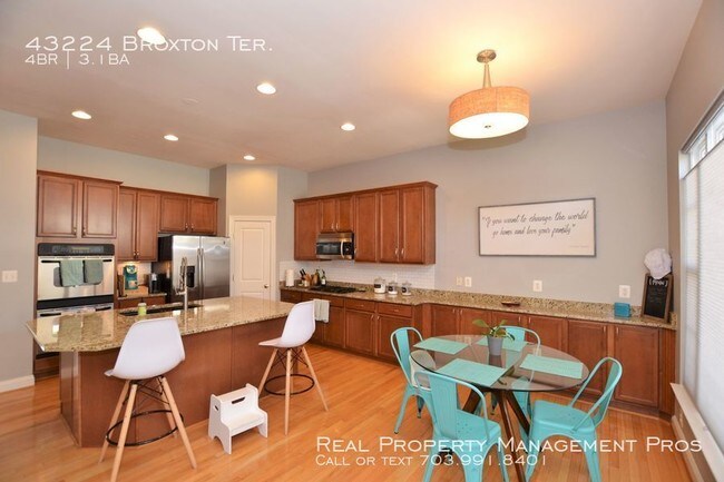 Building Photo - 43224 Broxton Terrace