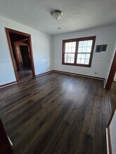 Building Photo - 747 S Warren Ave