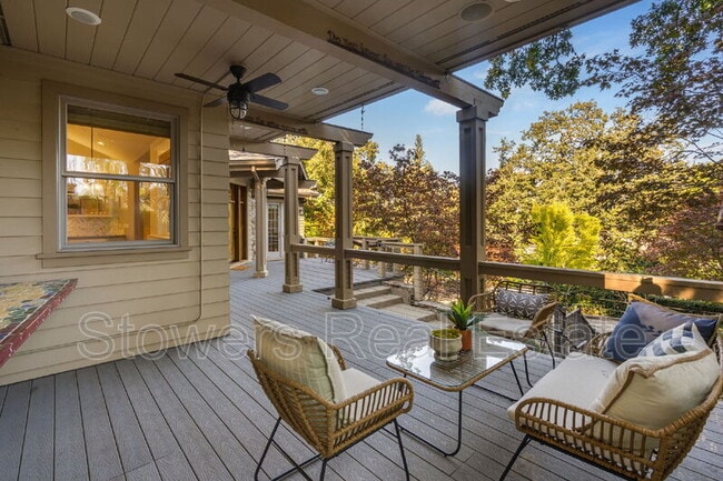 Foto del edificio - 775 Kirkcrest Rd