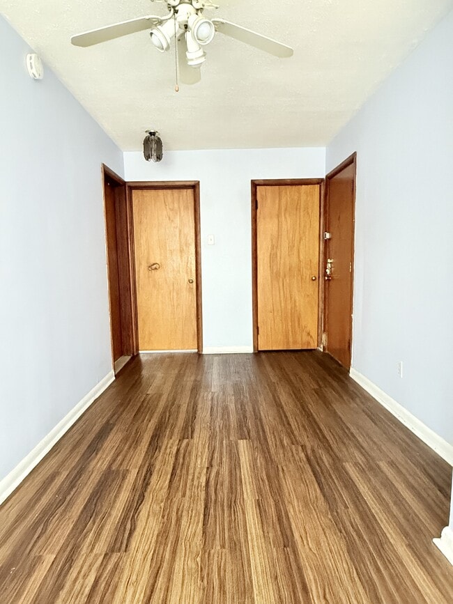 Building Photo - 1590 Ouellette Ave