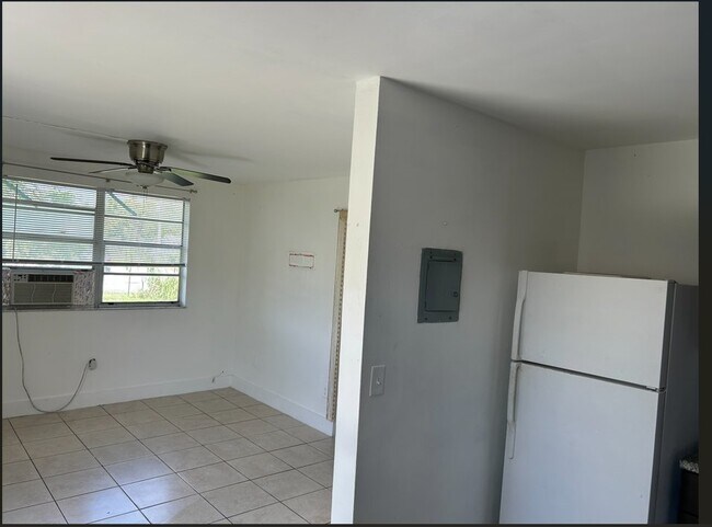 Foto del edificio - 2412 NW 19th Ave