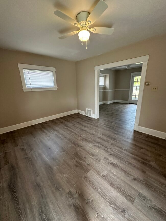 Foto del edificio - 163 Rhoda Ave