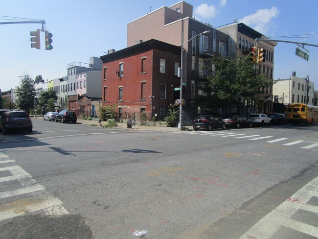 Building Photo - 586 Marcy Ave