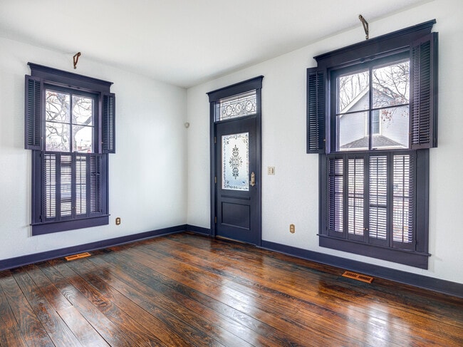 Building Photo - 321 N Park Ave