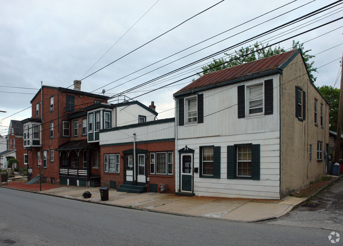 Building Photo - 237 E Wood St