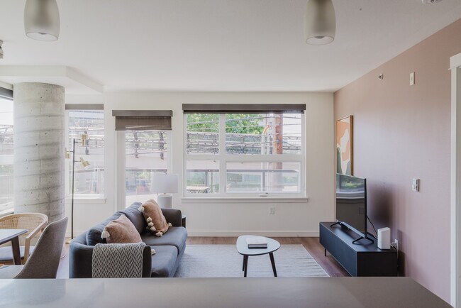 Building Photo - 330 3rd Ave W
