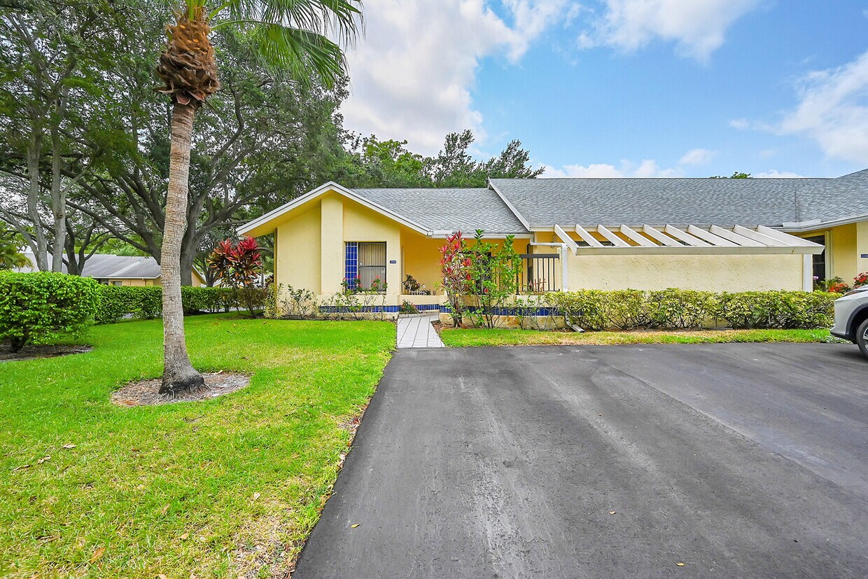 Foto principal - 10944 Water Oak Manor