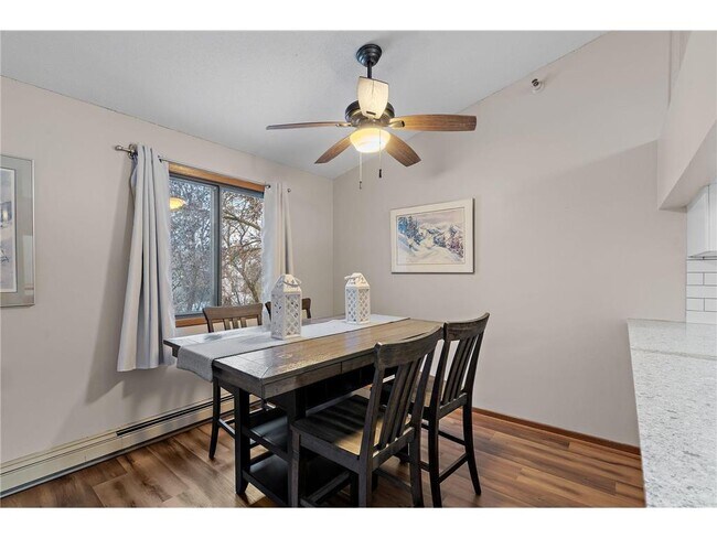 Foto del edificio - 4151 Boone Ave N