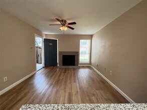 Building Photo - 3900 Woodchase Dr