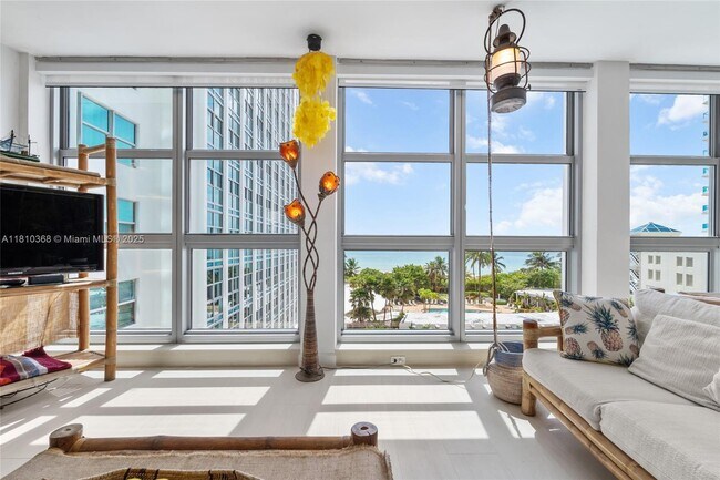 Building Photo - 5055 Collins Ave