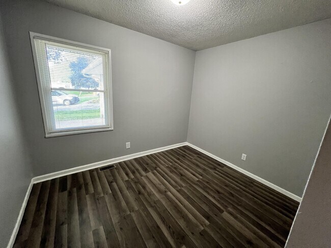 Building Photo - 221 Devonshire Dr