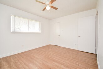 Building Photo - 4906 E Orem Dr