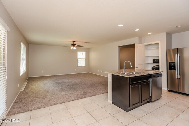 Foto del edificio - 6043 E Oasis Blvd