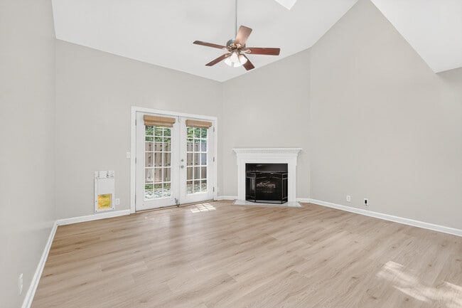 Building Photo - 440 English Ivy Dr