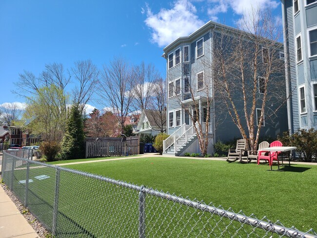 Building Photo - 14 Fern St