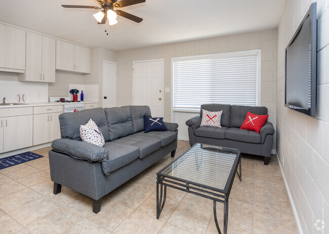 1HAB, 1BA - 480 ft² - Pensacola Arms