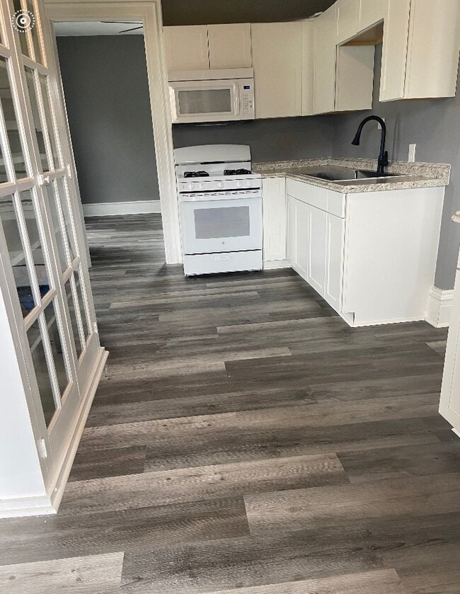 Building Photo - 412 S Main St