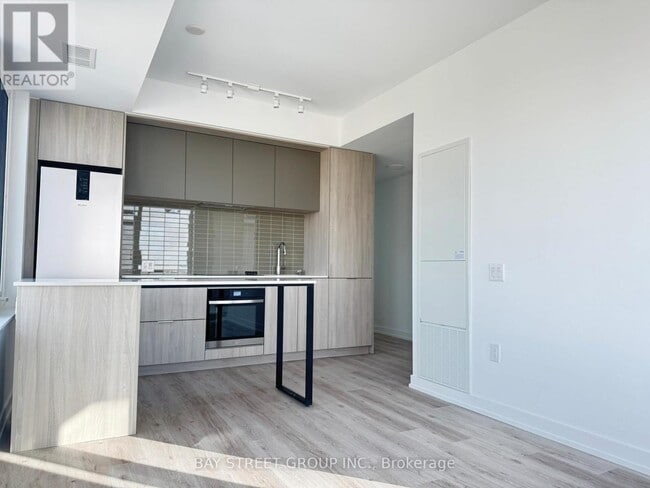 Building Photo - 395 Square One Dr