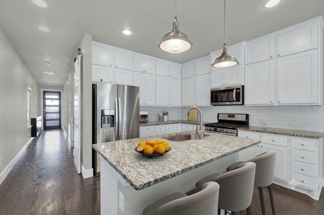 Kitchen - 412 Natalen Ave