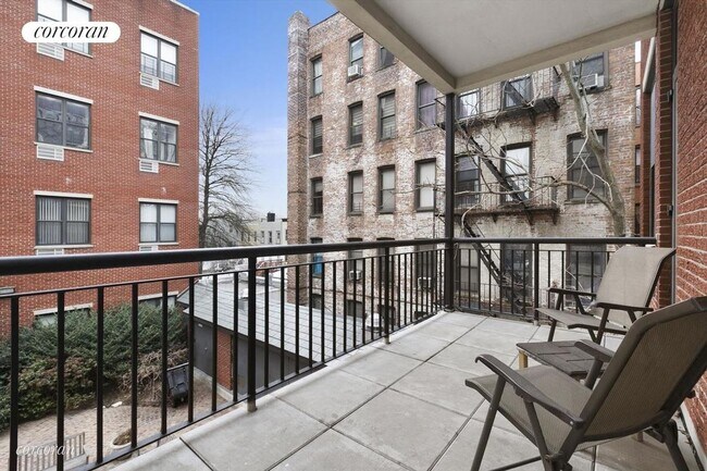 Building Photo - 231 15th St