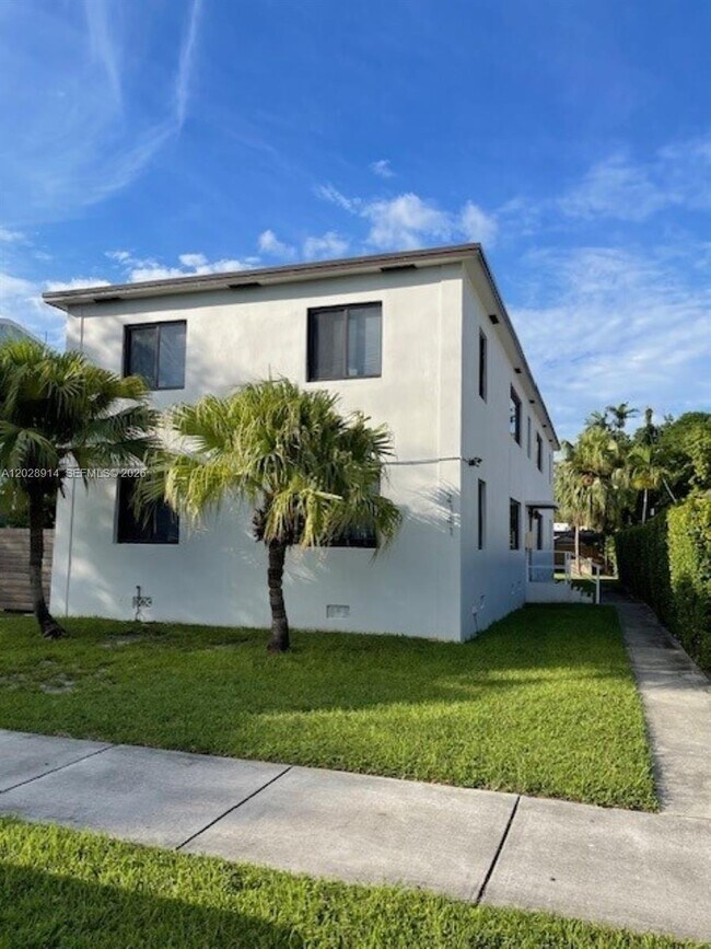 Building Photo - 2141 SW 14th Ter