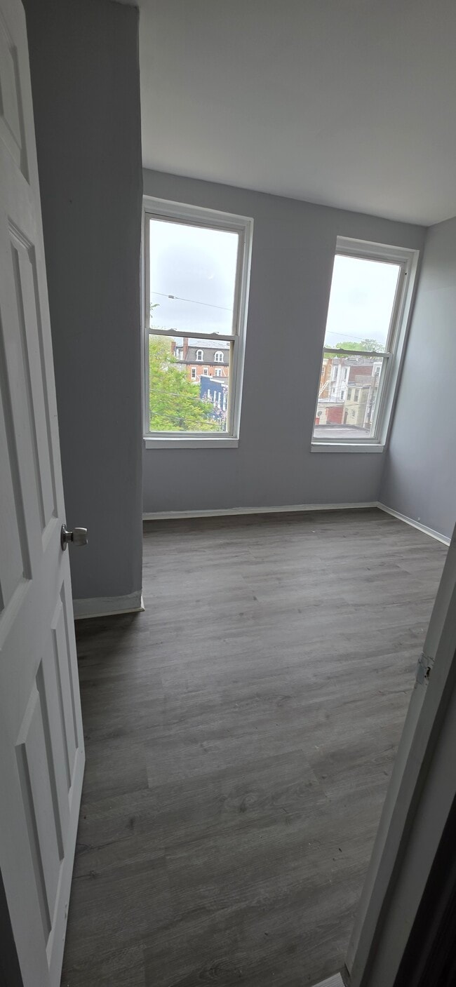 Foto del edificio - 2572 McCulloh St