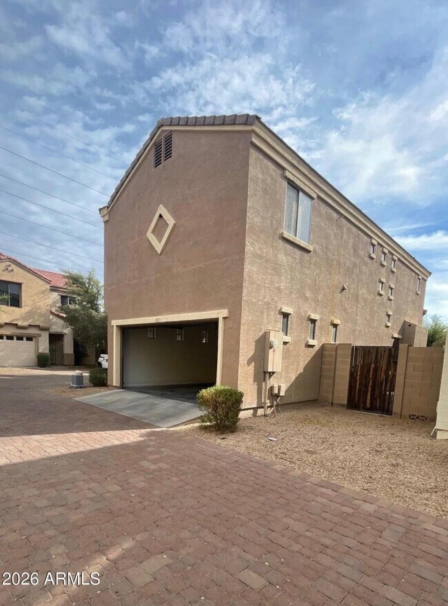Foto del edificio - 1332 E Dunbar Dr