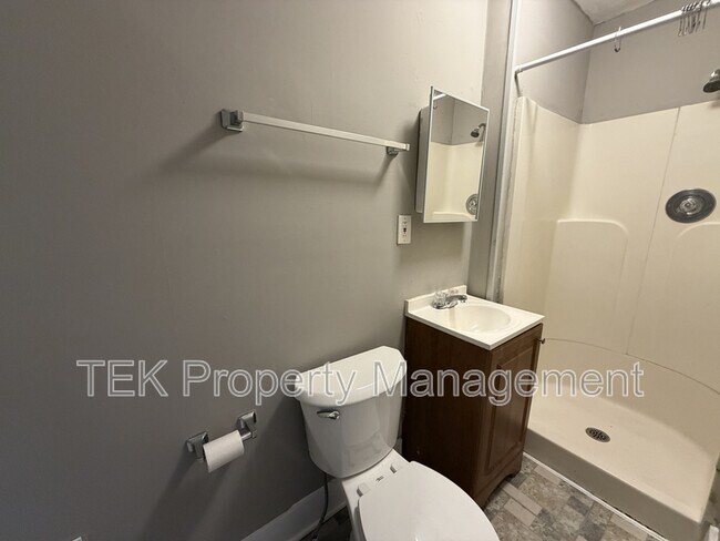 Building Photo - 355 Broadway