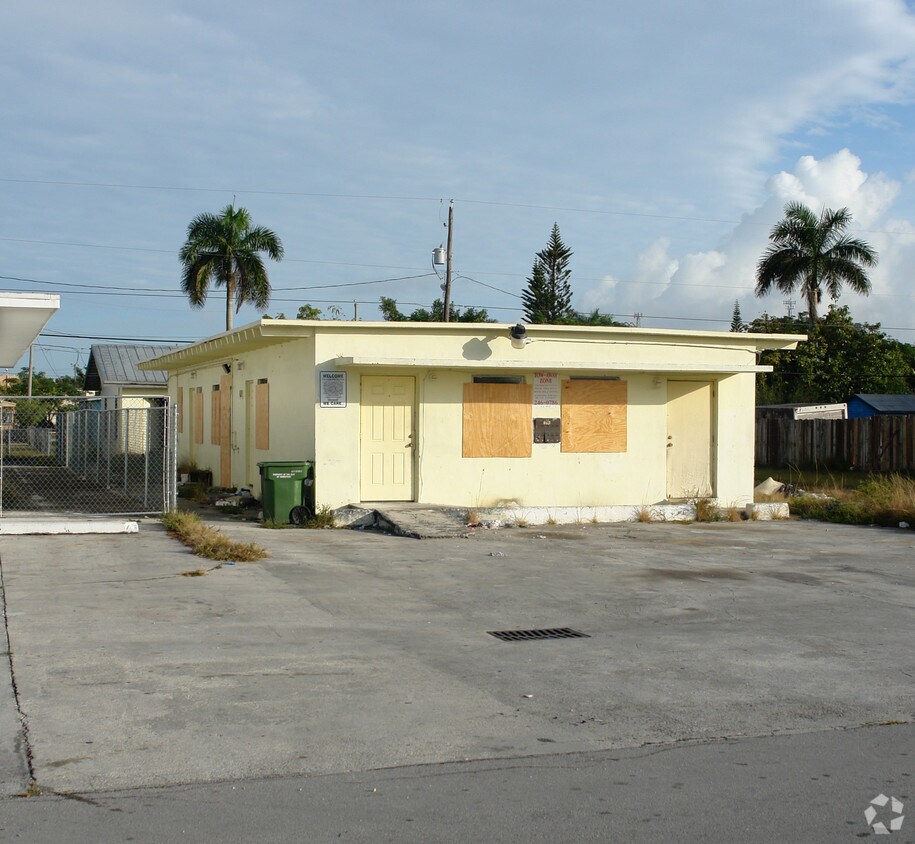 Building Photo - 843 SW 7th St