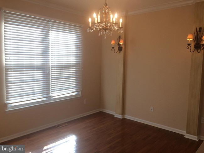 Building Photo - 1064 Chanticleer