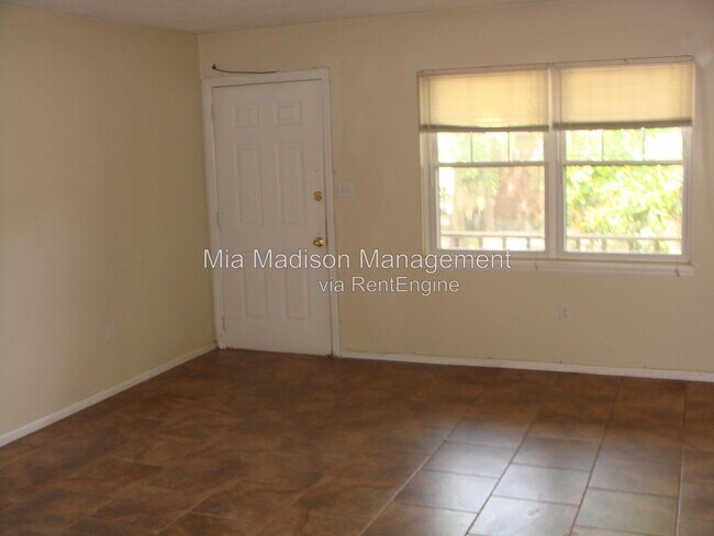 Foto del edificio - 1 Oak Forest Ln