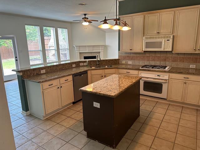 Foto del edificio - 7574 Greenvalley Ln