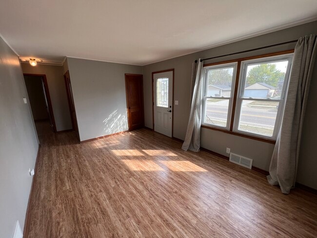 Building Photo - 316 5th St SW
