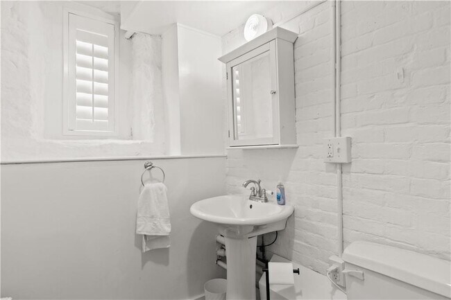 Building Photo - 426 Spring St