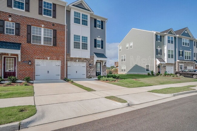 Building Photo - 1413 Kerr Dr