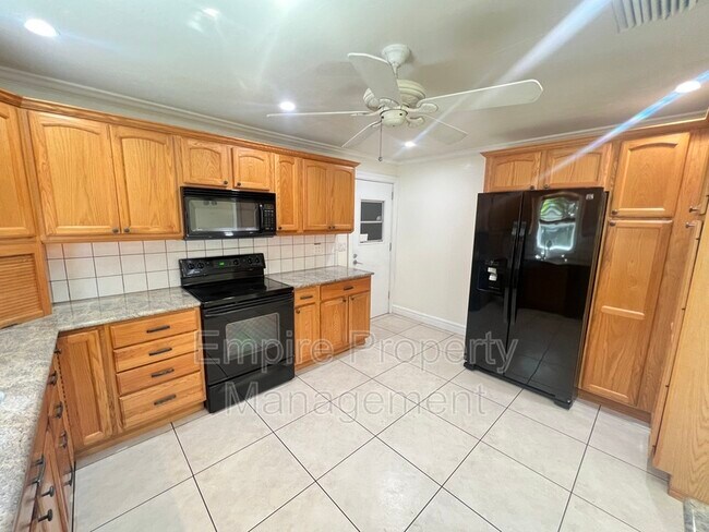 Foto del edificio - 2705 SE 18th Pl