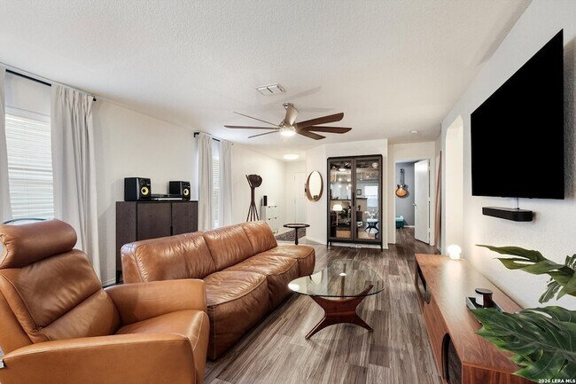 Foto del edificio - 8111 Running Hollow