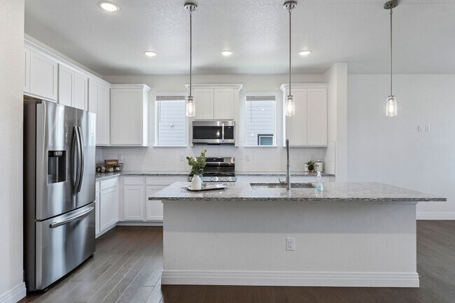 Building Photo - Newer Modern Townhome for Rent with privat...