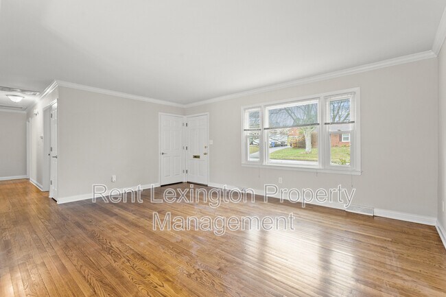 Building Photo - 941 Lily Dr