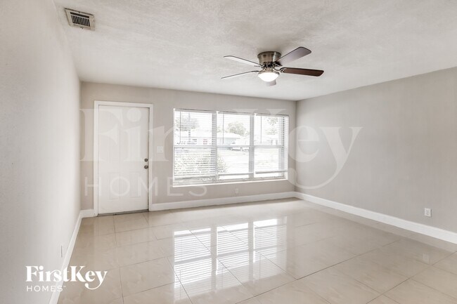 Foto del edificio - 2550 NE 8th Ave