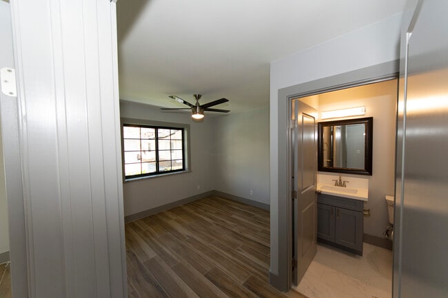 Building Photo - 1227 Elm St