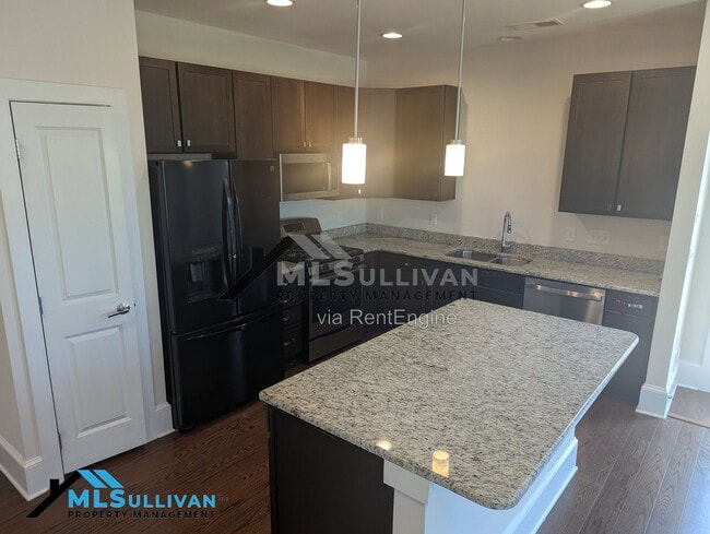 Building Photo - 375 Avett Dr