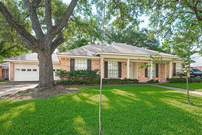 Building Photo - 2530 Bandelier Dr