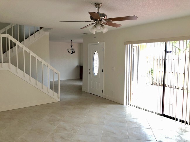 Foto del edificio - 313  Lake Arbor Drive  Palm Springs FL 33461